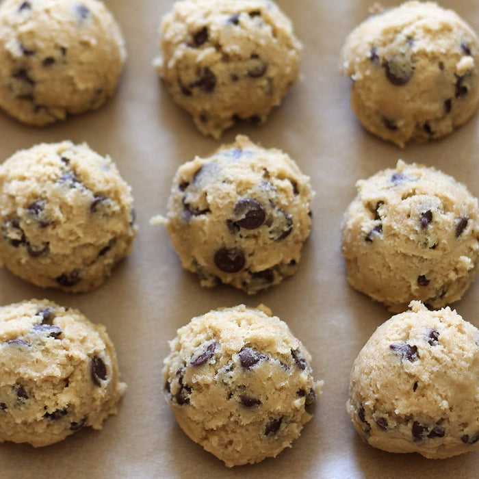 Chocolate Chip Cookie Dough – Ready-to-Bake Portions for Hotels & Cafés